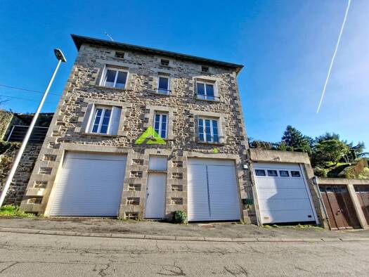 Immeuble à vendre 139 000 € 140 m² Bourganeuf 23400