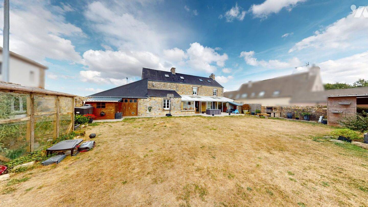 Maison 7 pièces 574 m² · à Les Pieux · 574 m² · 438 398 €