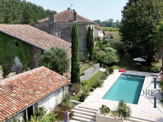 Villa à vendre 760 000 € 8 pièces 5 chambres 374 m² 16 128 m² de terrain Saint-Cricq-du-Gave 40300