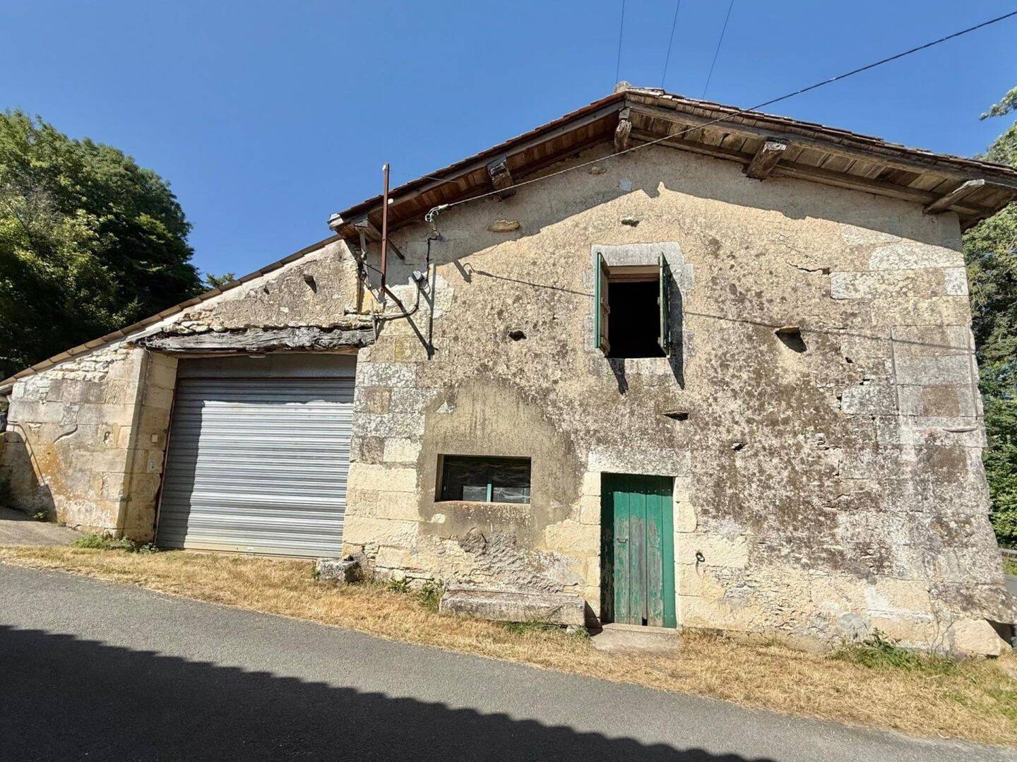 Maison 6 pièces 377 m² · à Chaniers · 377 m² · 126 000 €