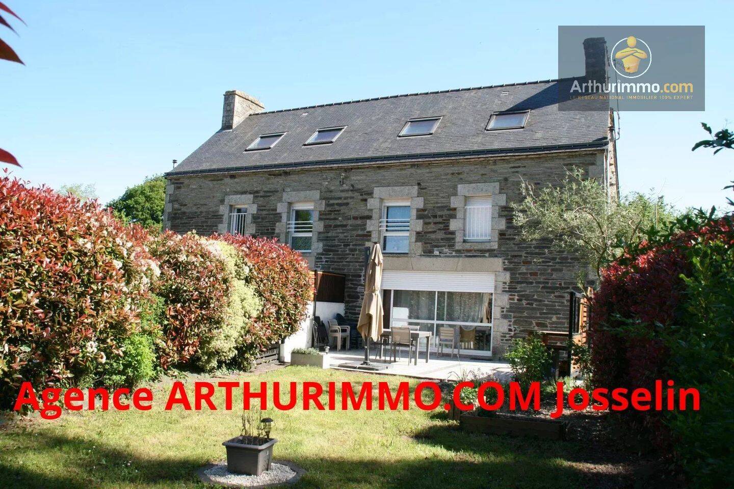 Maison 12 pièces 284 m² · à Loyat · 284 m² · 320 800 €