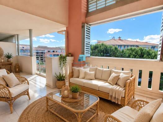 Appartement à vendre - Première occupation 379 900 € 3 pièces 2 chambres 48 m² Étage 4/4 Saint Aygulf Fréjus 83370