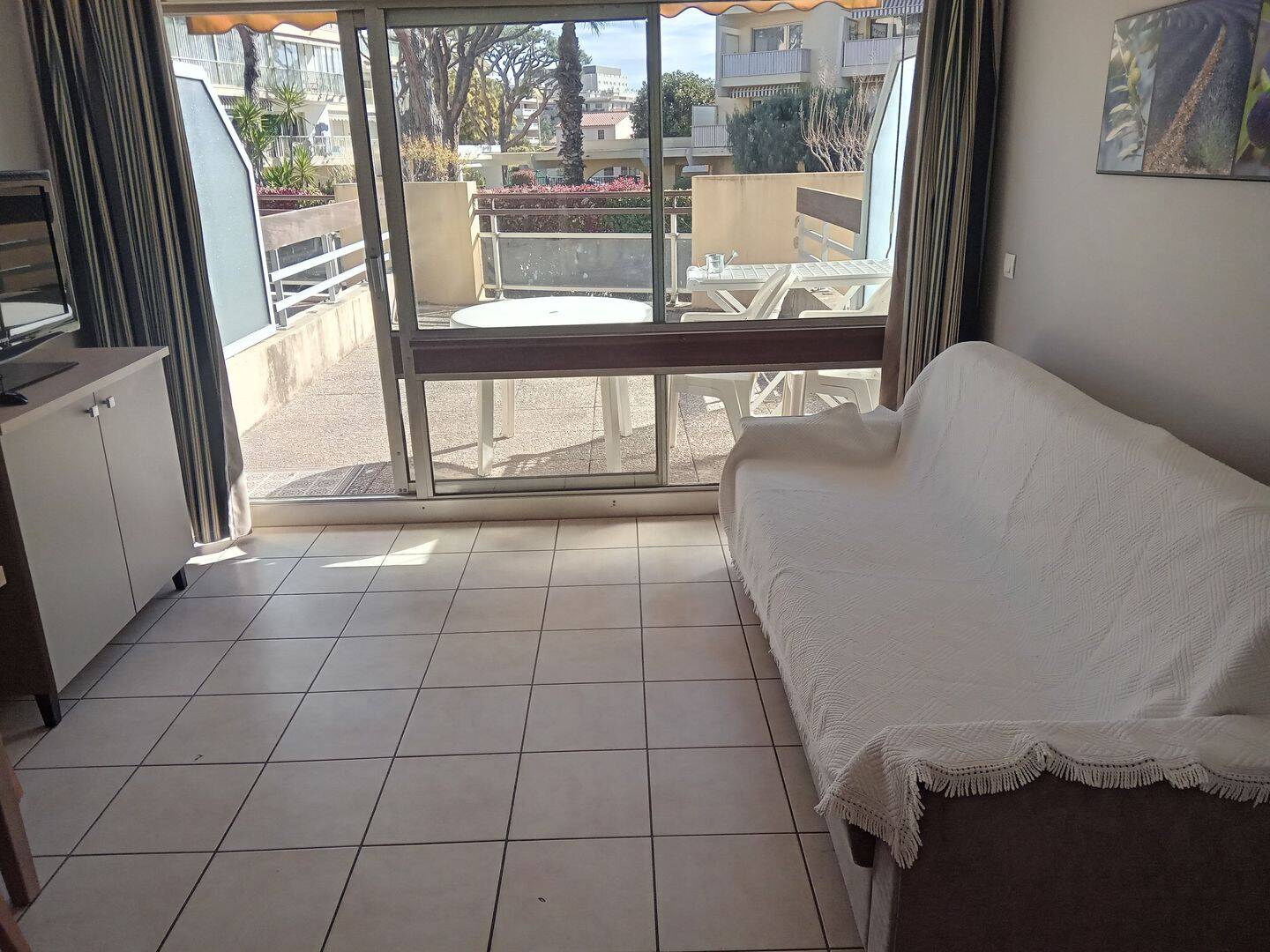Appartement 1 pièce 25 m² · à Saint-Laurent-du-Var · 25 m² · 860 €/mois
