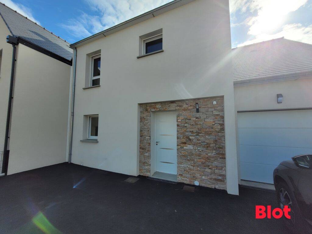 Maison 5 pièces 104 m² · à Montreuil-le-Gast · 104 m² · 1 150 €