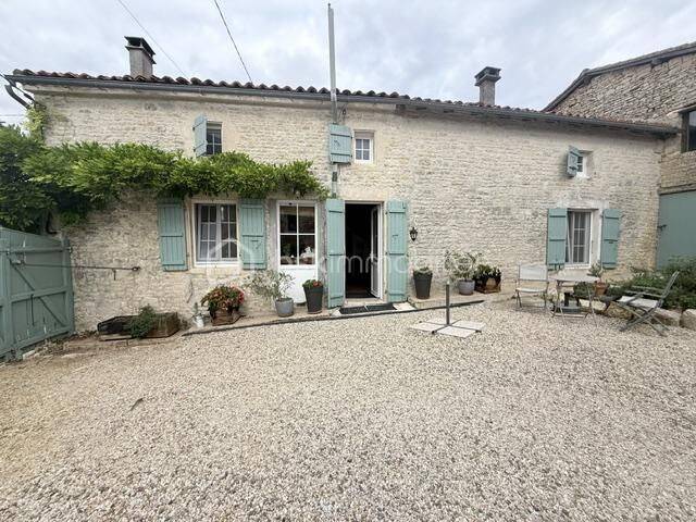 Maison 7 pièces 163 m² · à Aunac-sur-Charente · 163 m² · 219 000 €