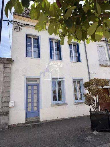 Maison 6 pièces 145 m² · à Villeneuve-sur-Yonne · 145 m² · 128 000 €