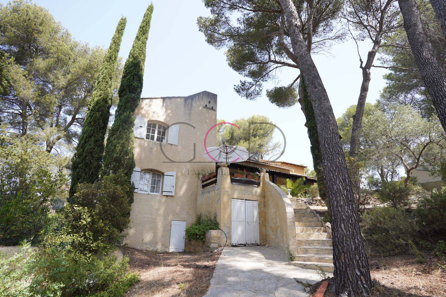 Maison 7 pièces 175 m² · à Ventabren · 174,7 m² · 695 000 €