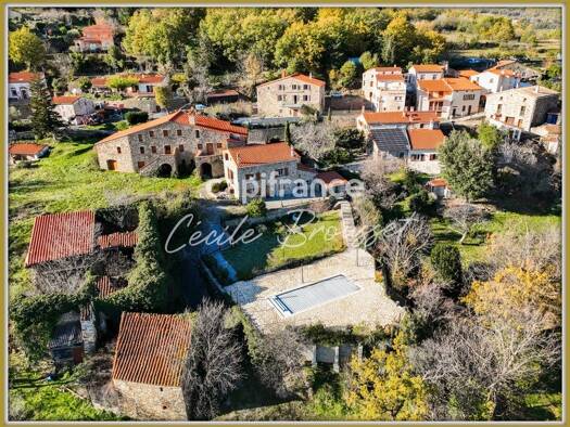 Maison à vendre 999 000 € 20 pièces 19 chambres 624 m² 2 495 m² de terrain Taulis 66110