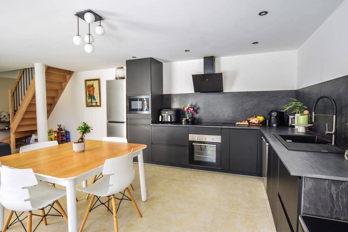 Maison 3 pièces 87 m² · à Rochefort-du-Gard · 87 m² · 230 000 €
