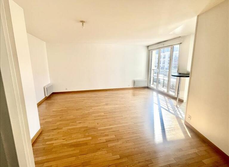 Appartement à louer 1 250 € 3 pièces 2<br/>chambres 65 m²<br/>superficie 1er<br/>étage Centre Ville Saint-Cyr-l'École 78210