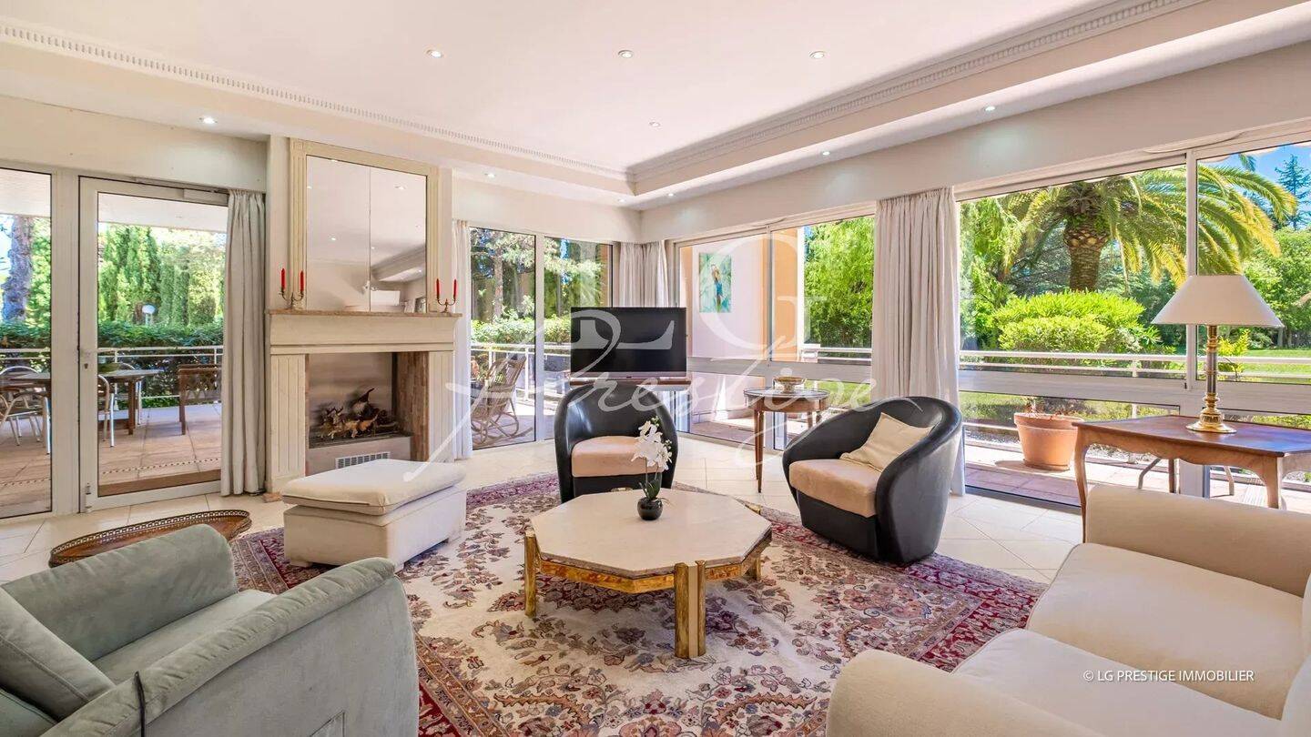 Appartement 7 pièces 170 m² · à Mandelieu-la-Napoule · 169,8 m² · 895 000 €