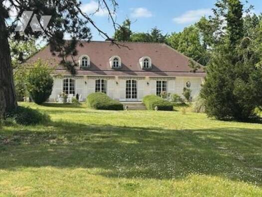 Maison de plain-pied à louer 3 500 € 8 pièces 5 chambres Chantilly 60500