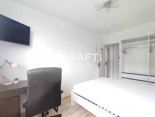 Appartement à louer 440 € 5 pièces 4 chambres 77 m² Étage 4/4 Le Village Saint-Martin-d'Hères 38400
