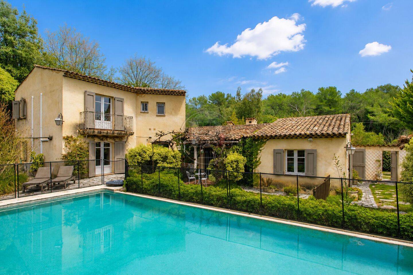 Maison 5 pièces 175 m² · à Roquefort-les-Pins · 175 m² · 1 095 000 €