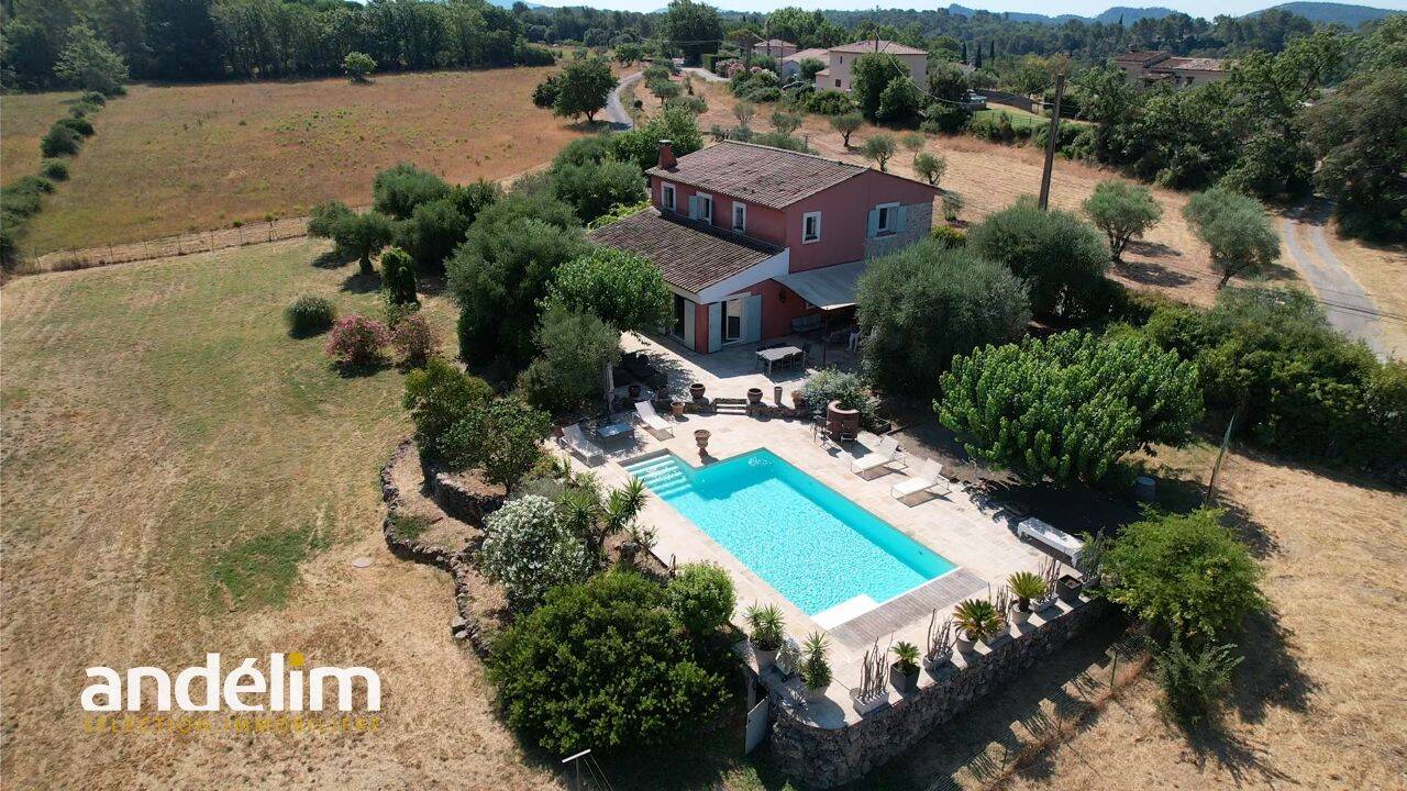 Maison 7 pièces 205 m² · à Bagnols-en-Forêt · 205 m² · 830 000 €