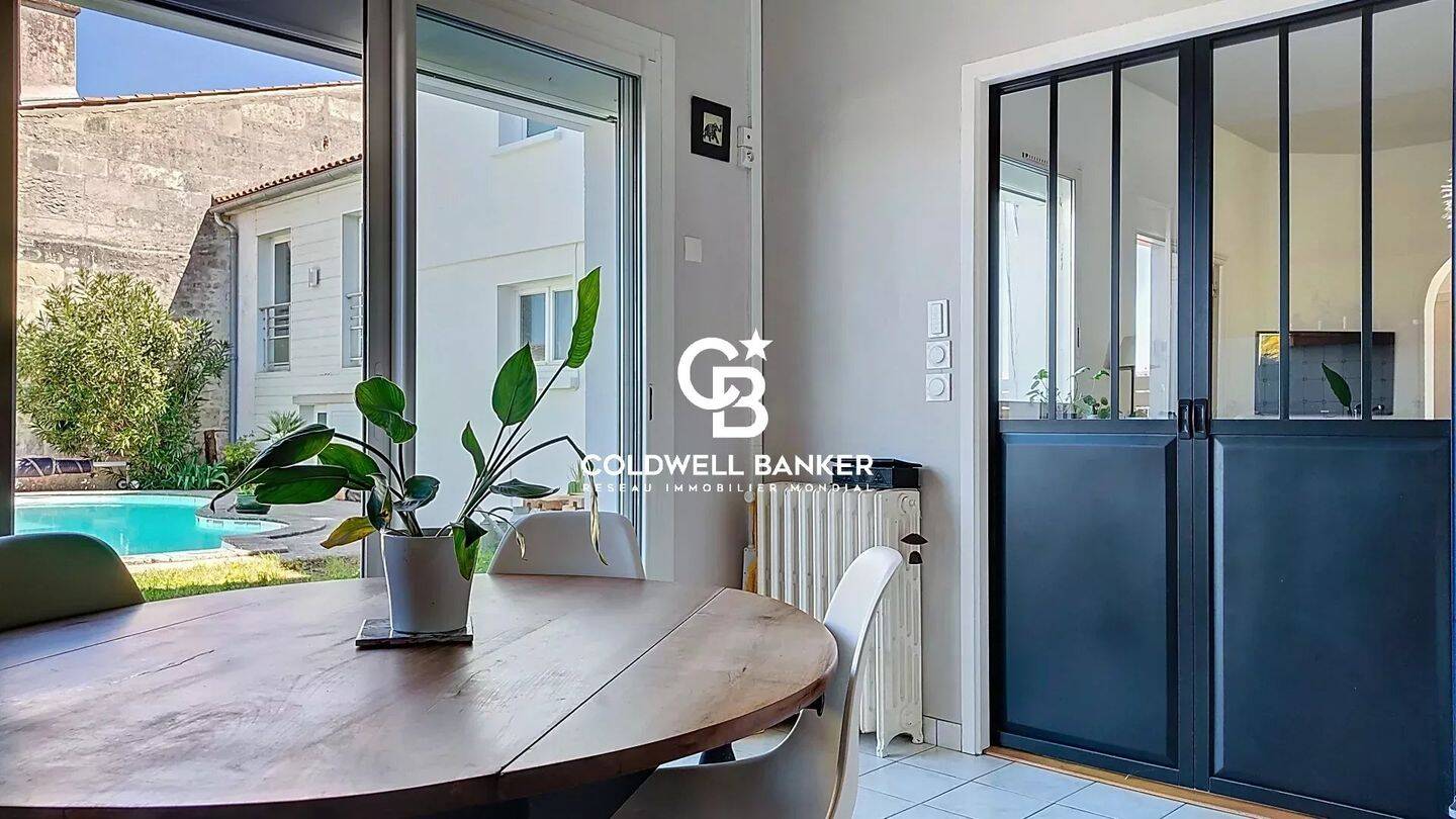 Maison 8 pièces 216 m² · à Saintes · 216 m² · 549 000 €