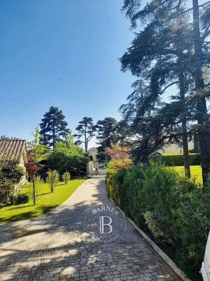 Maison 6 pièces 220 m² · à Grézieu-la-Varenne · 220 m² · 750 000 €