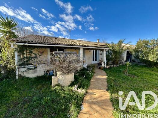 Maison de plain-pied à vendre 212 000 € 4 pièces 3 chambres 84 m² 473 m² de terrain Zone Nord Saint-Gilles 30800