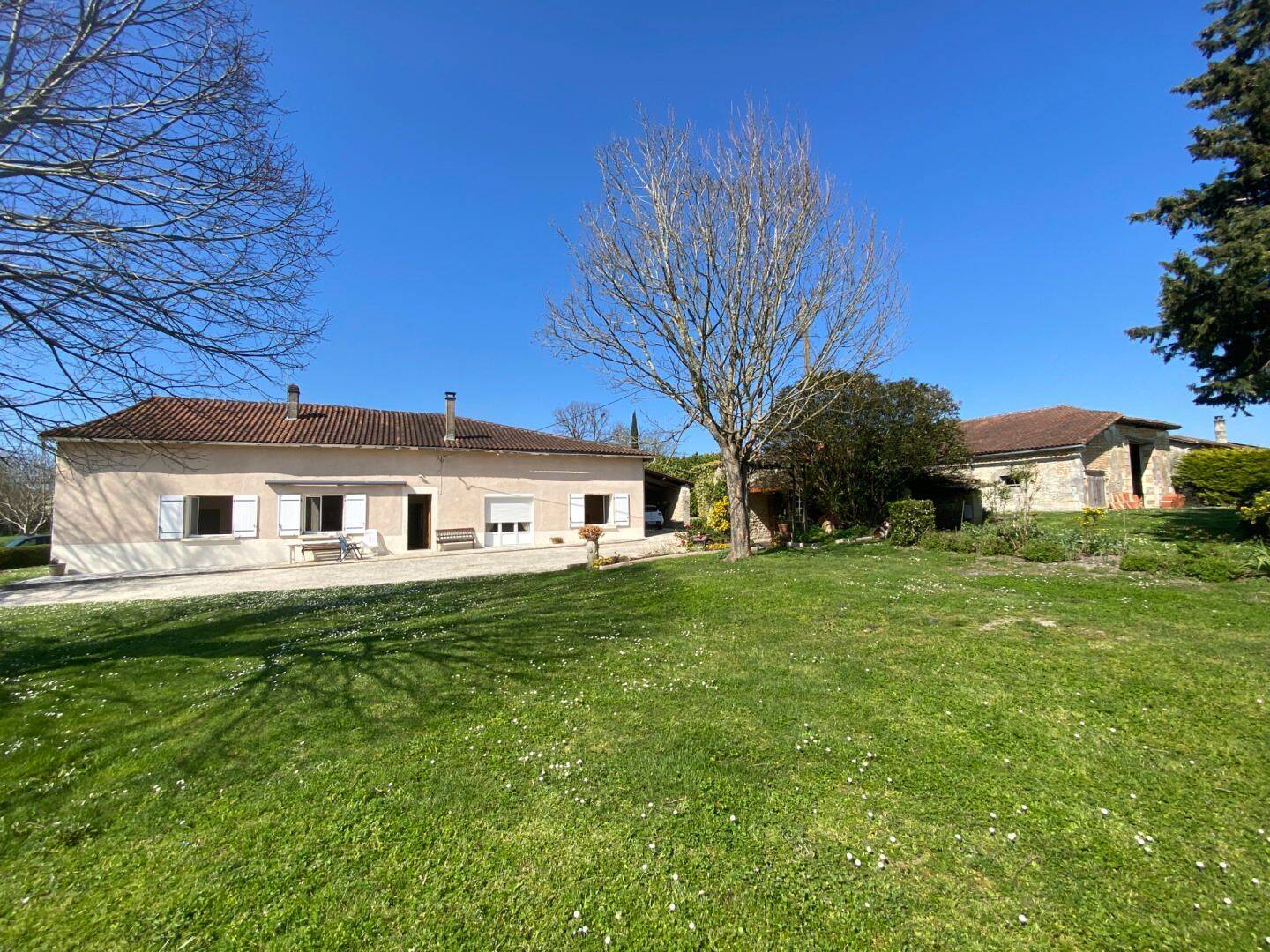 Maison 7 pièces 137 m² · à Saint-Quentin-de-Chalais · 137 m² · 212 991 €