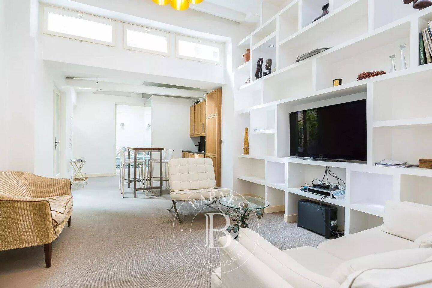Maison 3 pièces 43 m² · à Paris 15ème Arrondissement · 42,6 m² · 2 350 €