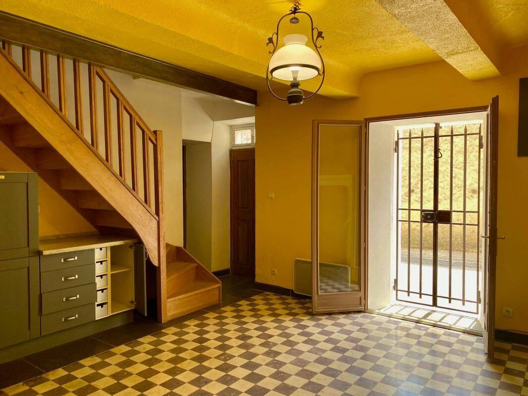 Maison 4 pièces 106 m² · à La Bastidonne · 106 m² · 800 €