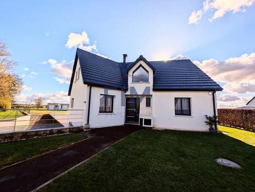 Maison à vendre 379 000 € 5 pièces 4 chambres 136 m² 2 261 m² de terrain Hornoy-le-Bourg 80640