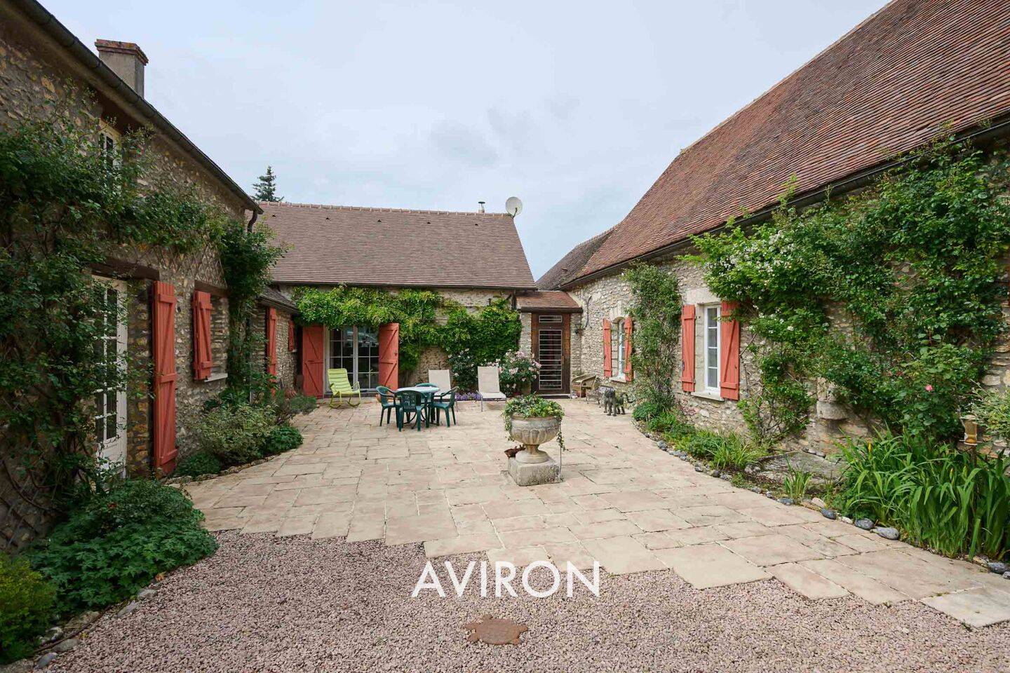 Maison 10 pièces 242 m² · à Auneau-Bleury-Saint-Symphorien · 242 m² · 742 000 €
