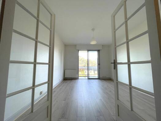 Appartement à louer 756 € 2 pièces 1 chambre 49,6 m² 3ème étage Saint-Cyr-sur-Loire 37540