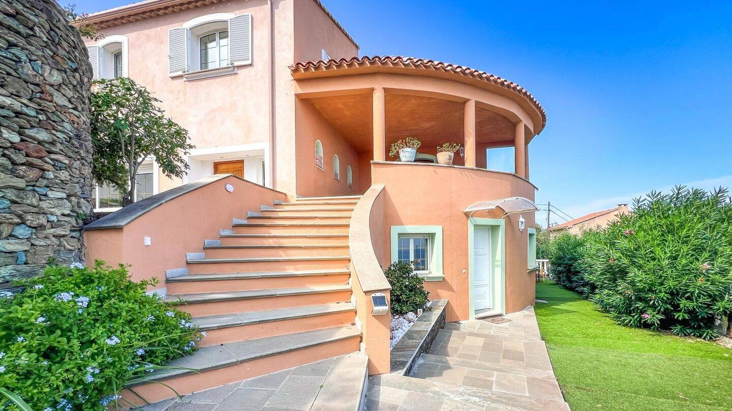 Maison 8 pièces 232 m² · à San-Martino-Di-Lota · 232 m² · 679 900 €