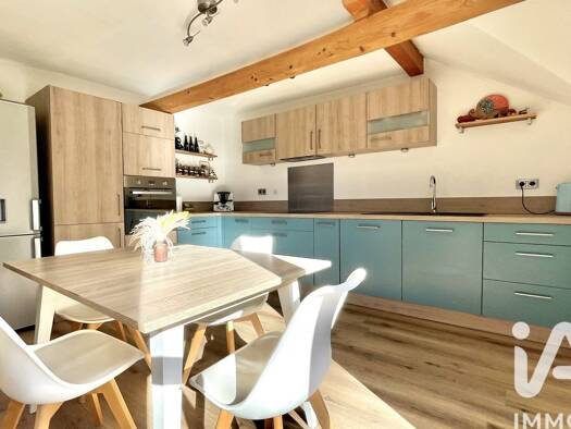 Duplex à vendre 389 000 € 4 pièces 2 chambres 145 m² Étage 1/2 Nord Thônes 74230