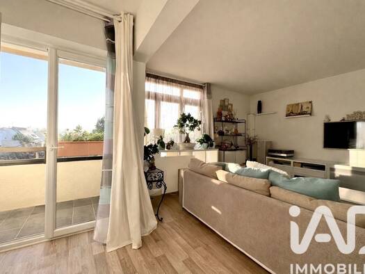 Appartement à vendre 249 000 € 4 pièces 2 chambres 66 m² Étage 2/3 Le Parc et la Tuilerie Noisy-le-Roi 78590