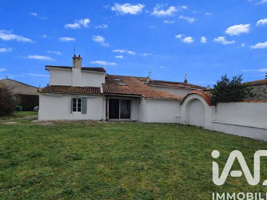 Maison à vendre 230 000 € 5 pièces 3 chambres 168 m² 4 000 m² de terrain Cozes 17120