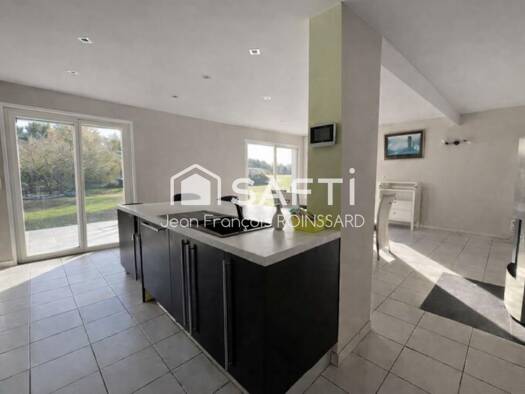 Maison à vendre 469 100 € 9 pièces 4 chambres 178 m² 11 000 m² de terrain Erdurière Couëron 44220