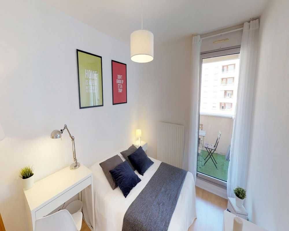 5 pièces 100 m² · à Lyon 6ème · 100 m² · 710 €