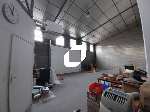 Local d'activités à louer 3 947 € 577,6 m² d'espace de stockage divisible Jouars-Pontchartrain 78760