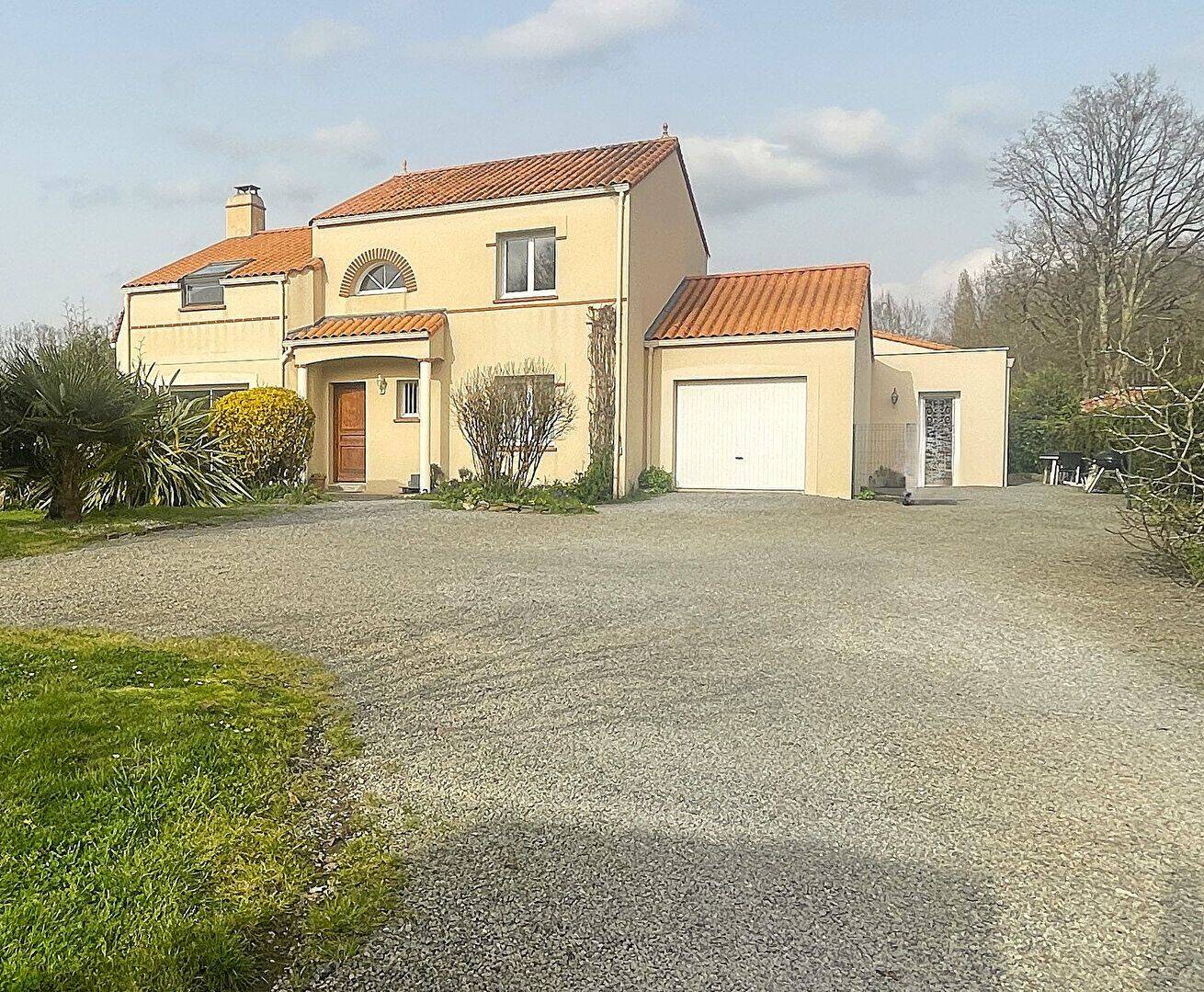 Maison 12 pièces 257 m² · à La Chevrolière · 257,1 m² · 443 500 €