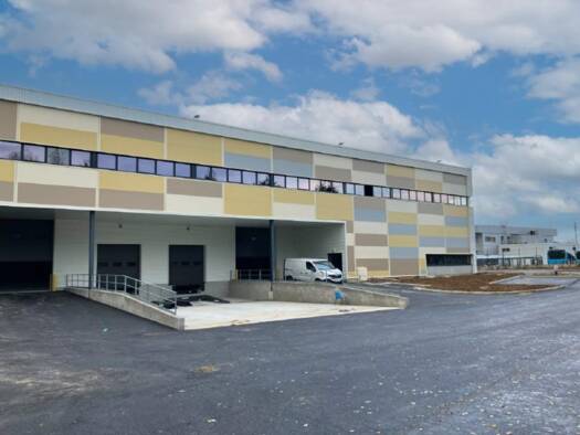 Local d'activités à louer 18 478 € 4 685 m² d'espace de stockage divisible Sud Plaisir 78370