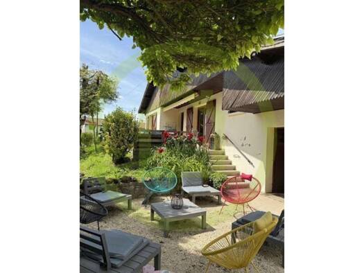 Maison à vendre 742 000 € 4 pièces 2 chambres 105 m² 5 254 m² de terrain La Buisse 38500