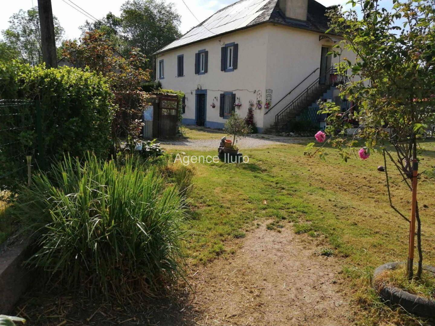 Maison 6 pièces 147 m² · à Oloron-Sainte-Marie · 147 m² · 221 000 €