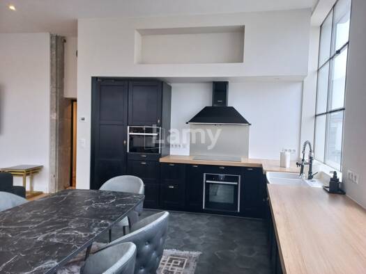 Appartement à louer 1 800 € 4 pièces 113,6 m² 1er étage Ouest La Ravoire 73490