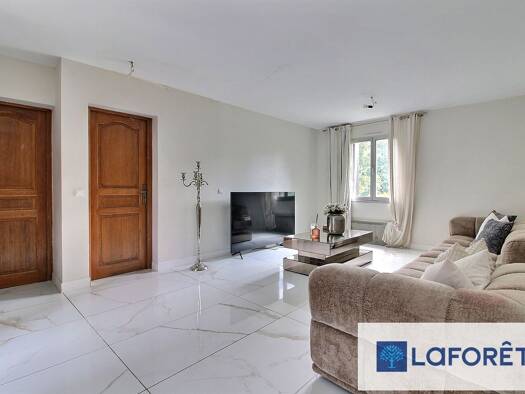 Maison à vendre 453 000 € 10 pièces 8 chambres 211 m² 819 m² de terrain Mairie-Gare Ris-Orangis 91130