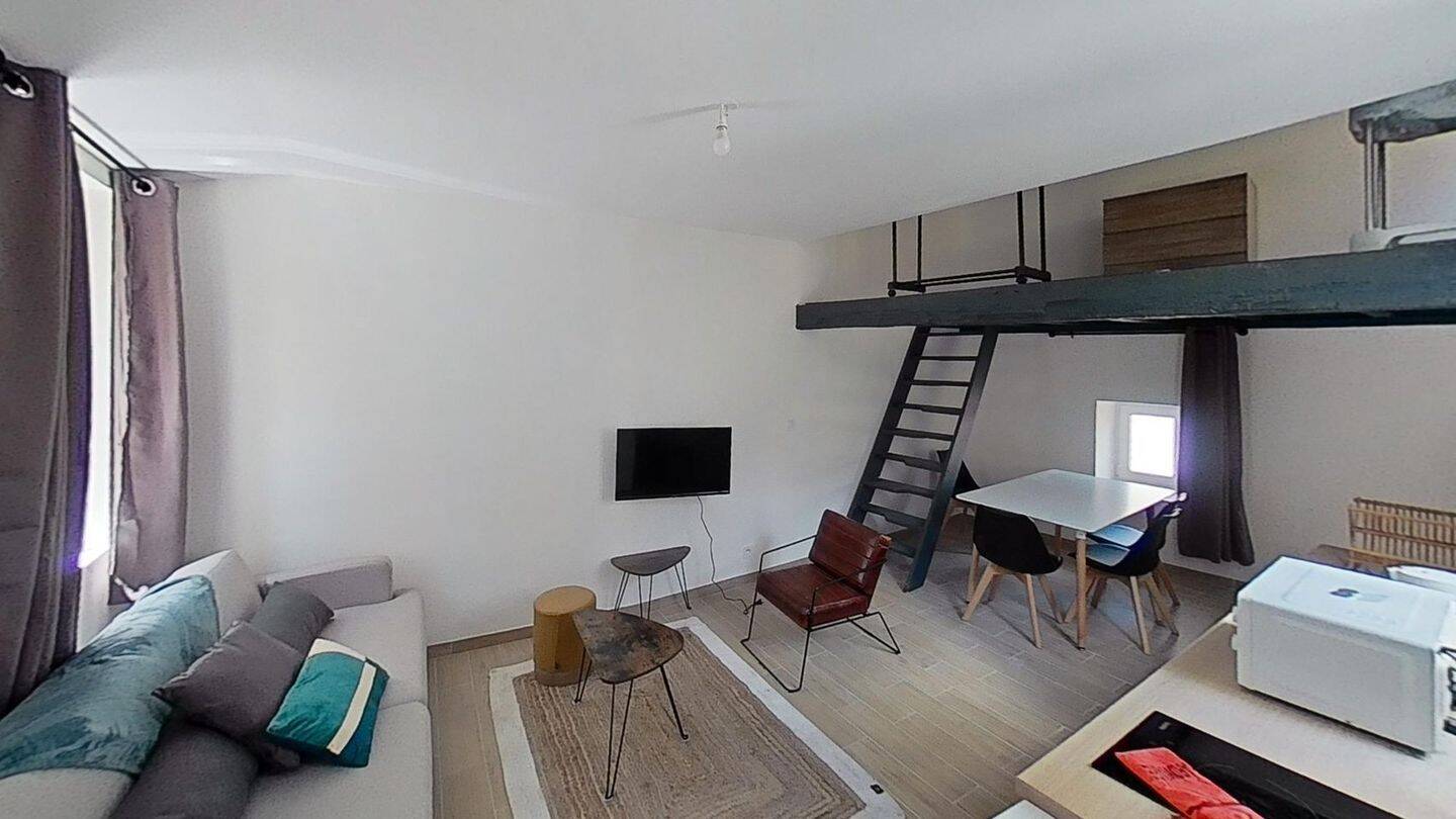 Appartement 1 pièce 27 m² · à Nîmes · 27 m² · 460 €