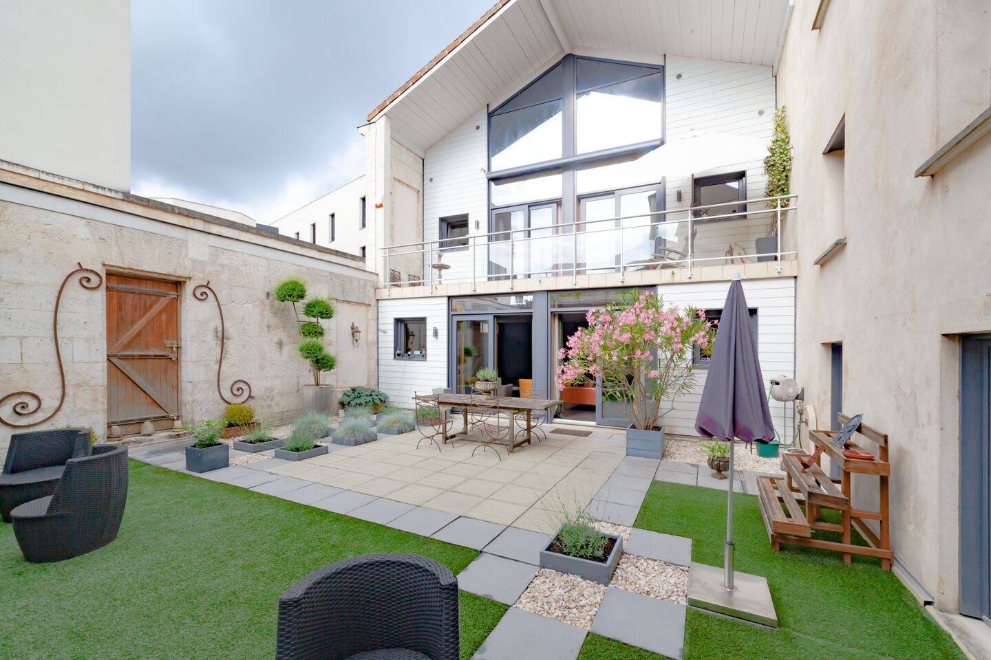 Maison 7 pièces 344 m² · à Angoulême · 344 m² · 730 000 €