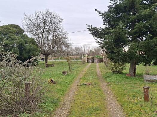 Terrain constructible à vendre 672 000 € 13 688 m² de terrain Sablons 33910