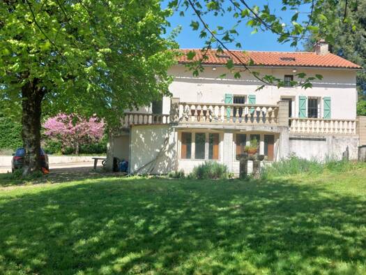 Maison à vendre 229 000 € 5 pièces 3 chambres 164 m² 2 642 m² de terrain Latouille-Lentillac 46400