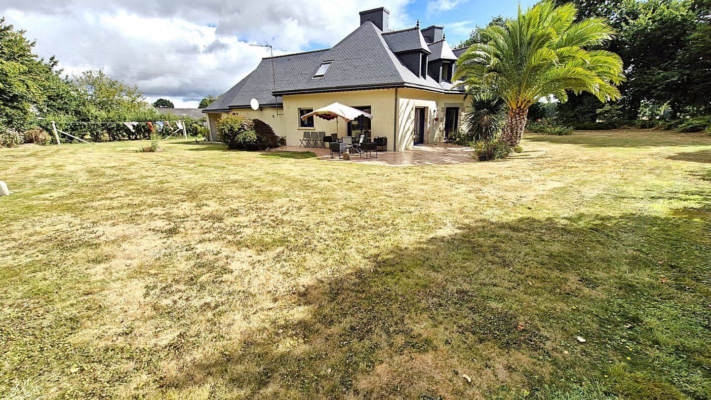 Maison 6 pièces 151 m² · à Saint-Jean-Kerdaniel · 151,1 m² · 328 900 €