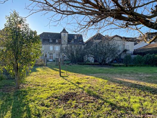 Maison à vendre 335 000 € 7 pièces 6 chambres 300 m² 1 629 m² de terrain Bretenoux 46130