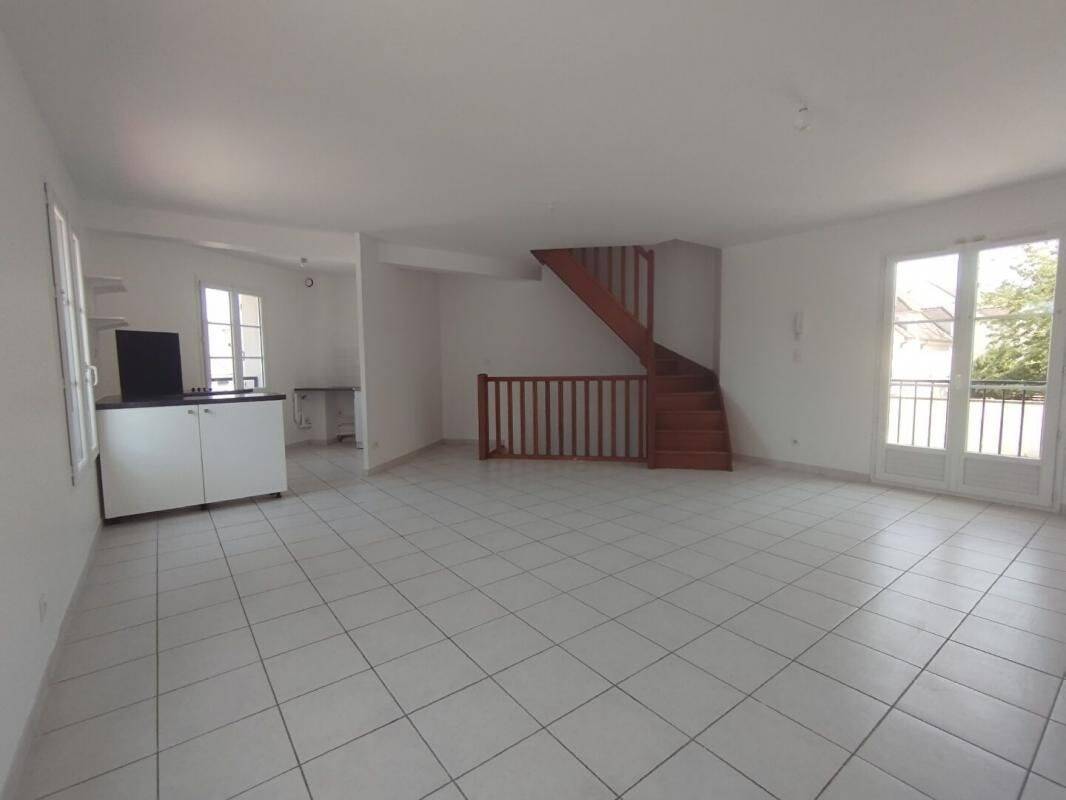 Appartement 2 pièces 75 m² · à Compiègne · 74,8 m² · 735 €/mois