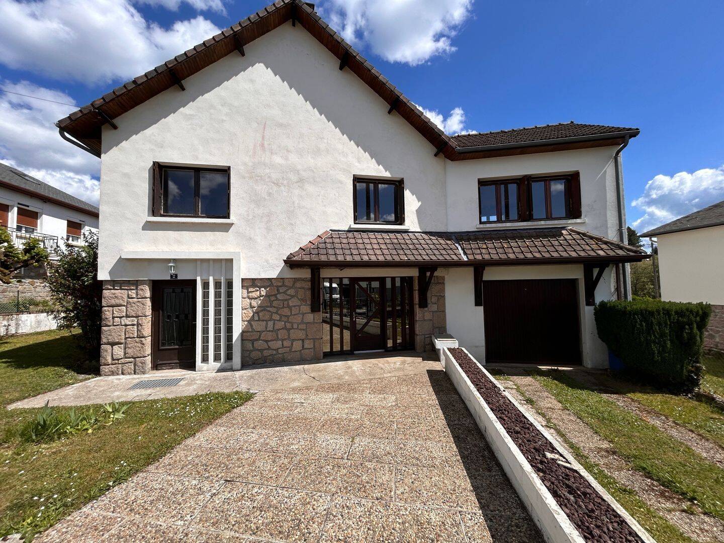 Maison 8 pièces 163 m² · à Ussel · 163 m² · 129 600 €