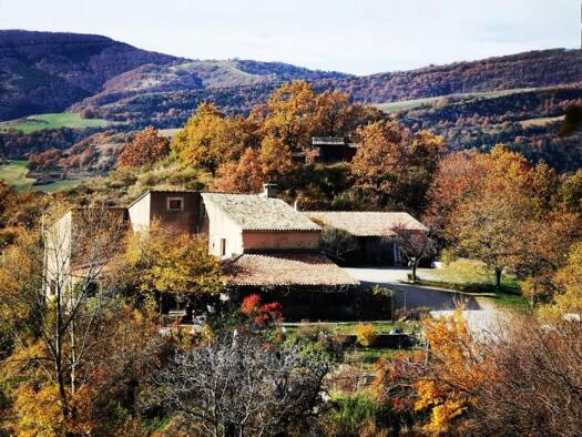 Maison à vendre 850 000 € 1 chambre 300 m² 50 000 m² de terrain Thoard 04380